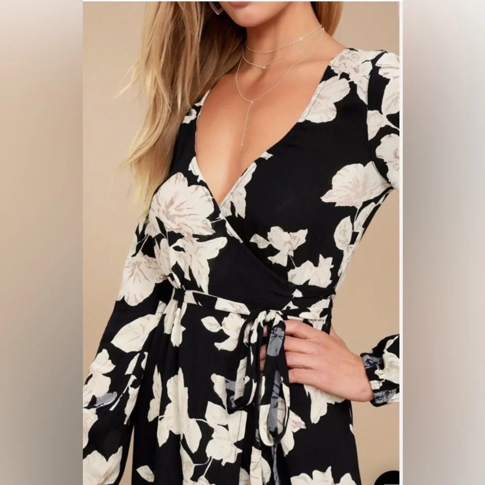 Billabong Floral Fever Wrap Dress Size M Black Ivory Feminine Light Romantic - Picture 3 of 14
